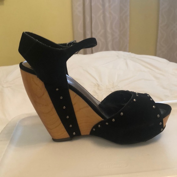 Stylish and Sexy Wedge - Picture 1 of 1
